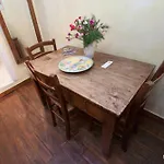 Aprile לינה וארוחת בוקר