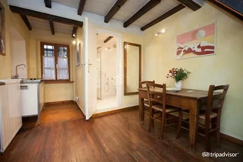 Aprile Bed & Breakfast 3*